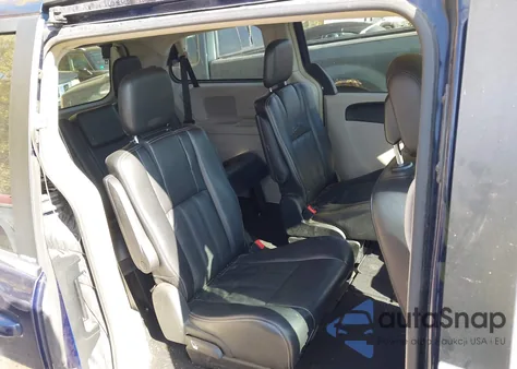 2013 Chrysler Town & Country Touring z USA, uszkodzony, nr VIN 2C4RC1BG6DR631152